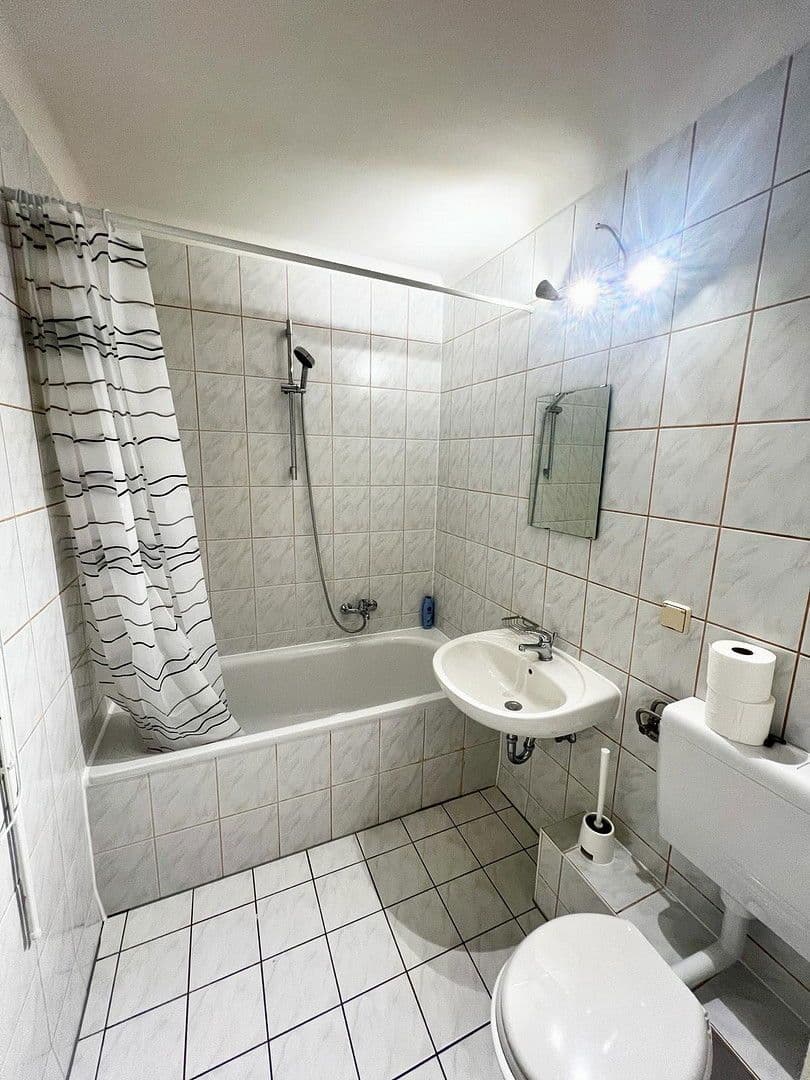 Pronájem bytu 3+1 54 m², Platanenstr. 17, Leipzig, Sasko Pronájem bytu 3+1 54 m², Platanenstr. 17, Leipzig, Sasko
