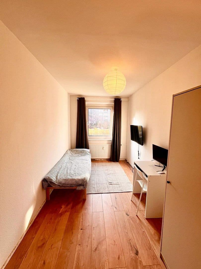 Pronájem bytu 3+1 54 m², Platanenstr. 17, Leipzig, Sasko Pronájem bytu 3+1 54 m², Platanenstr. 17, Leipzig, Sasko