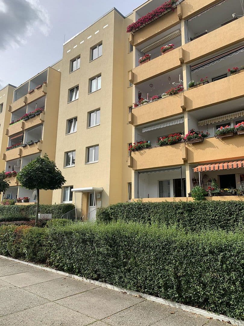 Pronájem bytu 3+1 54 m², Platanenstr. 17, Leipzig, Sasko Pronájem bytu 3+1 54 m², Platanenstr. 17, Leipzig, Sasko