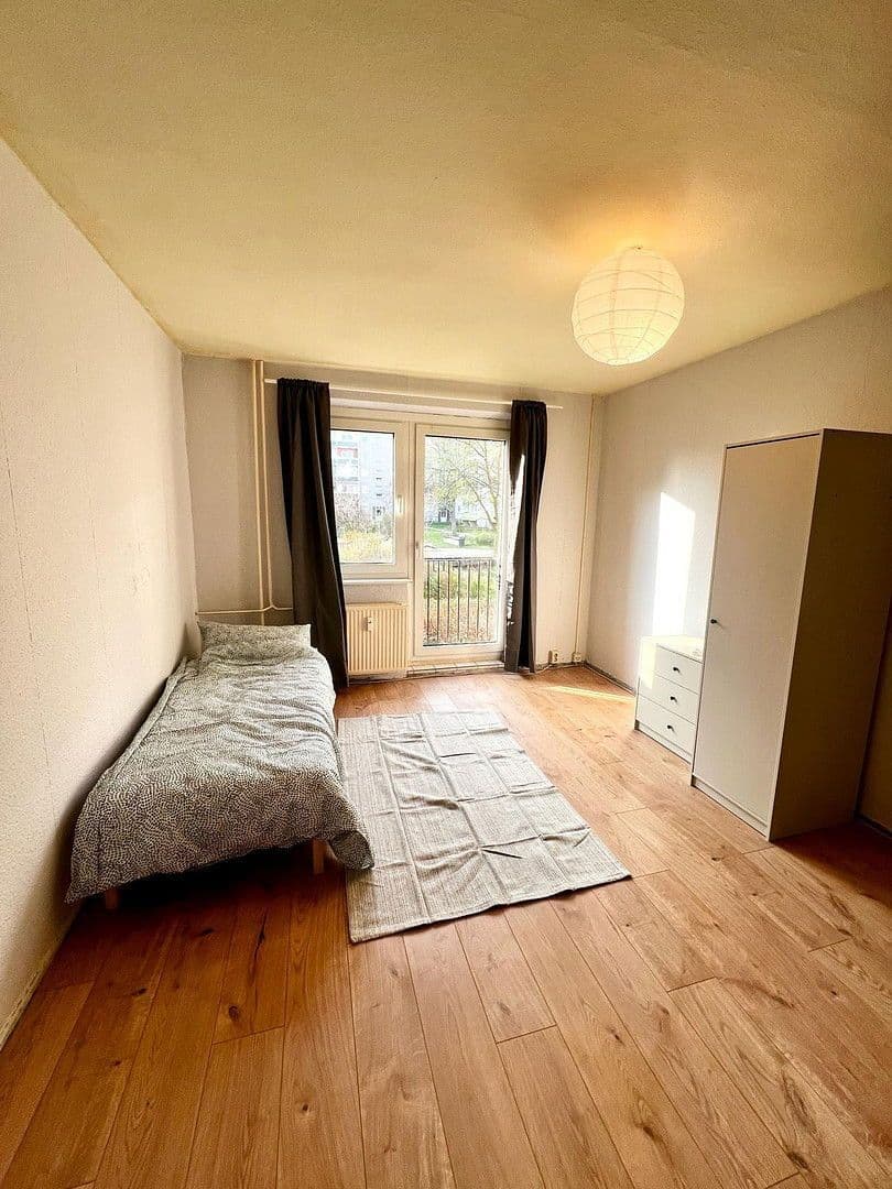 Pronájem bytu 3+1 54 m², Platanenstr. 17, Leipzig, Sasko Pronájem bytu 3+1 54 m², Platanenstr. 17, Leipzig, Sasko
