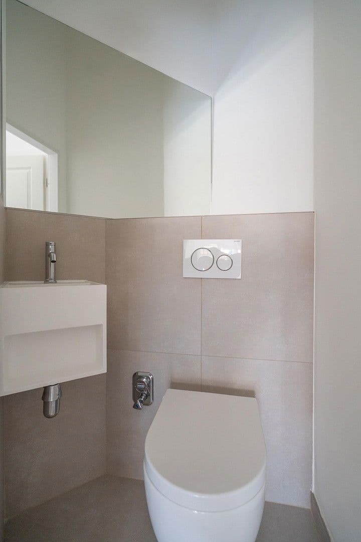 Prodej bytu 5+1 165 m², Düsseldorf, Severní Porýní-Vestfálsko Prodej bytu 5+1 165 m², Düsseldorf, Severní Porýní-Vestfálsko