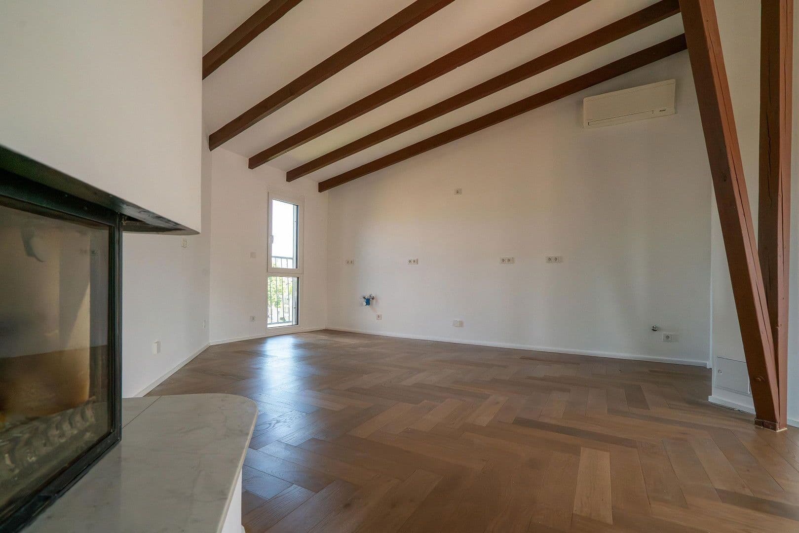 Prodej bytu 5+1 165 m², Düsseldorf, Severní Porýní-Vestfálsko Prodej bytu 5+1 165 m², Düsseldorf, Severní Porýní-Vestfálsko