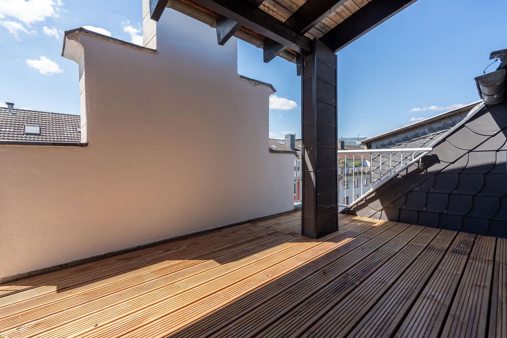 Prodej bytu 5+1 165 m², Düsseldorf, Severní Porýní-Vestfálsko Prodej bytu 5+1 165 m², Düsseldorf, Severní Porýní-Vestfálsko