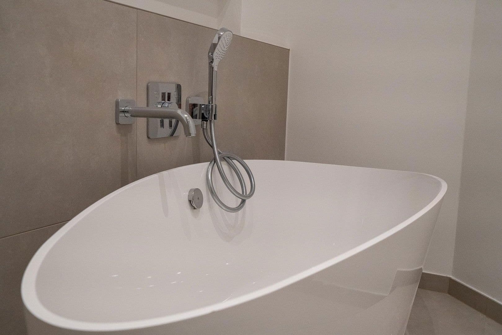 Prodej bytu 5+1 165 m², Düsseldorf, Severní Porýní-Vestfálsko Prodej bytu 5+1 165 m², Düsseldorf, Severní Porýní-Vestfálsko