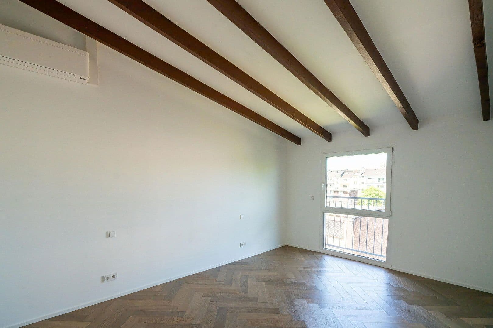 Prodej bytu 5+1 165 m², Düsseldorf, Severní Porýní-Vestfálsko Prodej bytu 5+1 165 m², Düsseldorf, Severní Porýní-Vestfálsko