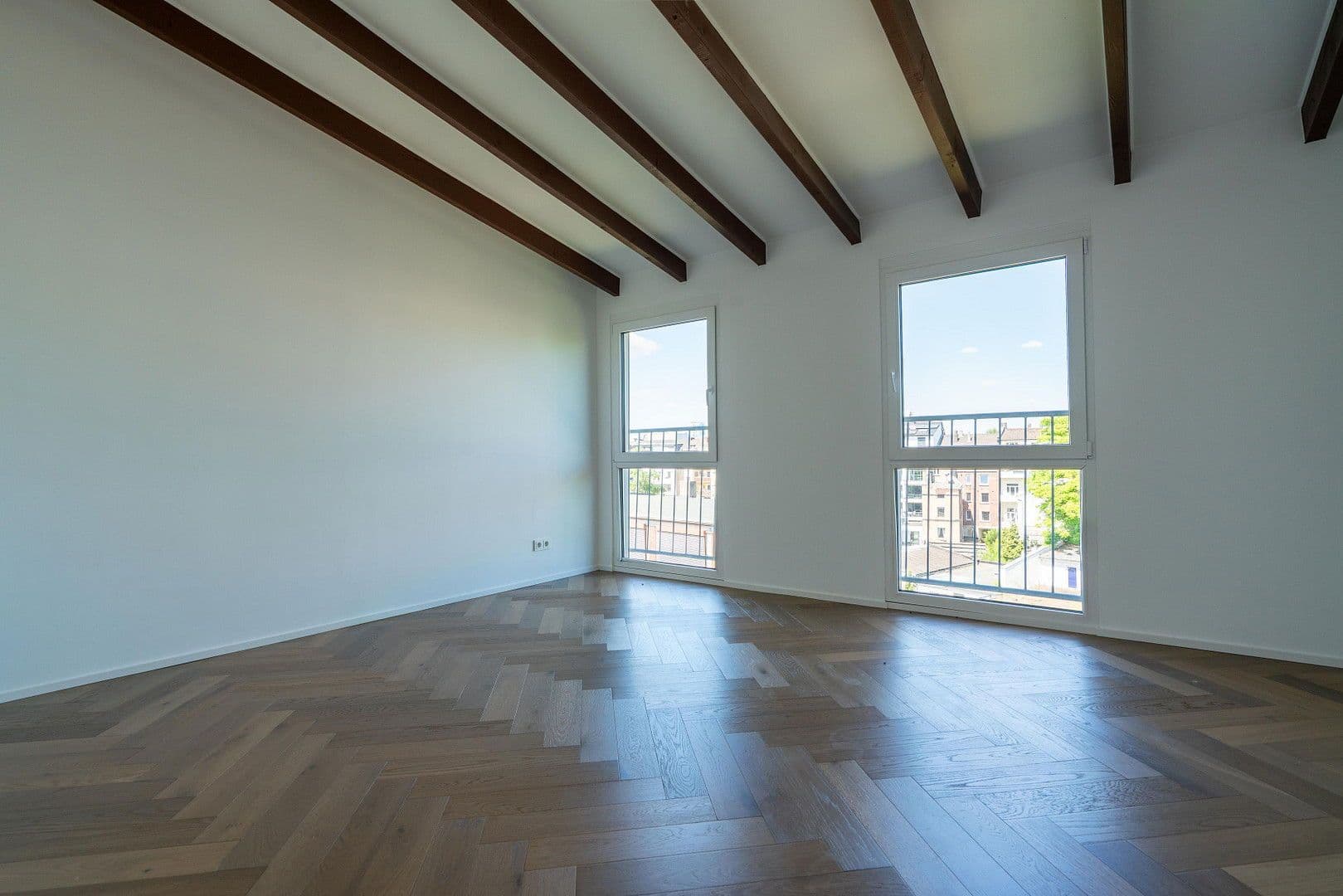 Prodej bytu 5+1 165 m², Düsseldorf, Severní Porýní-Vestfálsko Prodej bytu 5+1 165 m², Düsseldorf, Severní Porýní-Vestfálsko
