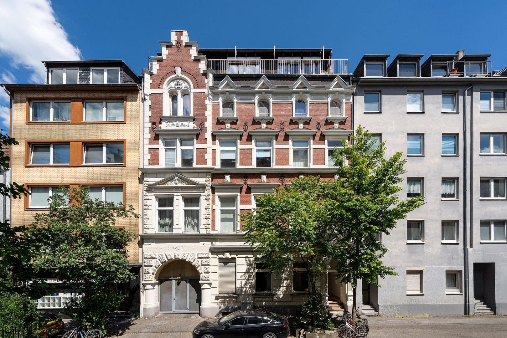 Prodej bytu 5+1 165 m², Düsseldorf, Severní Porýní-Vestfálsko Prodej bytu 5+1 165 m², Düsseldorf, Severní Porýní-Vestfálsko