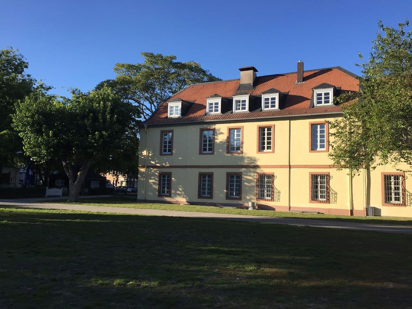 Prodej domu 810 m², pozemek 710 m², Rheingönheimerstraße 98, Ludwigshafen, Porýní-Falc Prodej domu 810 m², pozemek 710 m², Rheingönheimerstraße 98, Ludwigshafen, Porýní-Falc