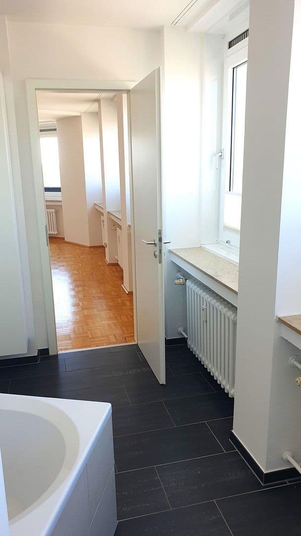 Prodej bytu 3+1 106 m², Köln, Severní Porýní-Vestfálsko Prodej bytu 3+1 106 m², Köln, Severní Porýní-Vestfálsko