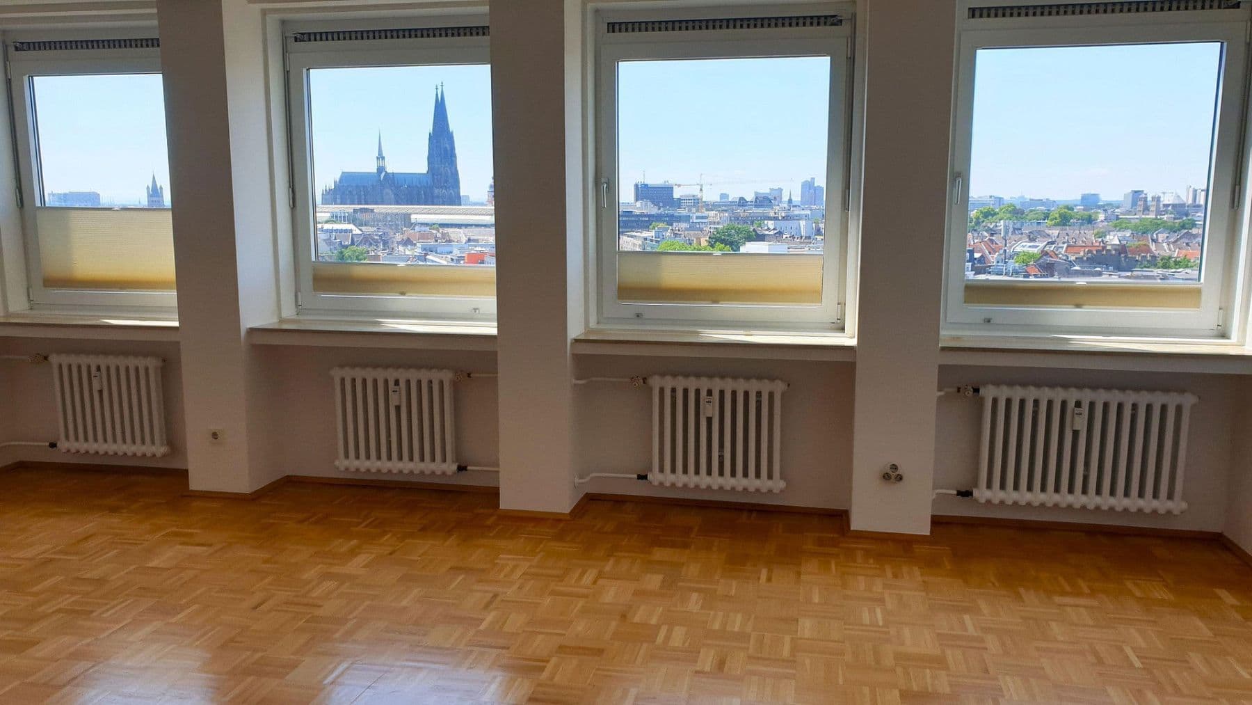 Prodej bytu 3+1 106 m², Köln, Severní Porýní-Vestfálsko Prodej bytu 3+1 106 m², Köln, Severní Porýní-Vestfálsko