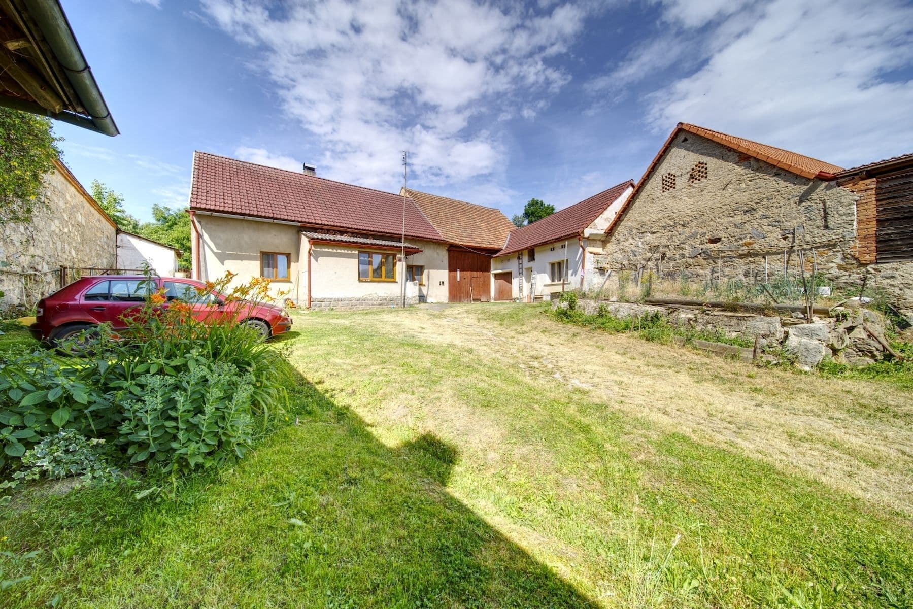 Prodej domu 2.032 m², pozemek 5.365 m², Nezdřev, Plzeňský kraj Prodej domu 2.032 m², pozemek 5.365 m², Nezdřev, Plzeňský kraj