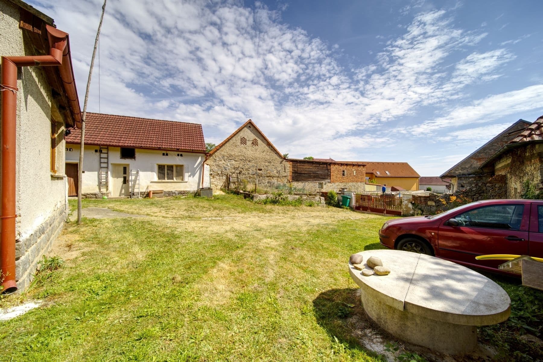 Prodej domu 2.032 m², pozemek 5.365 m², Nezdřev, Plzeňský kraj Prodej domu 2.032 m², pozemek 5.365 m², Nezdřev, Plzeňský kraj