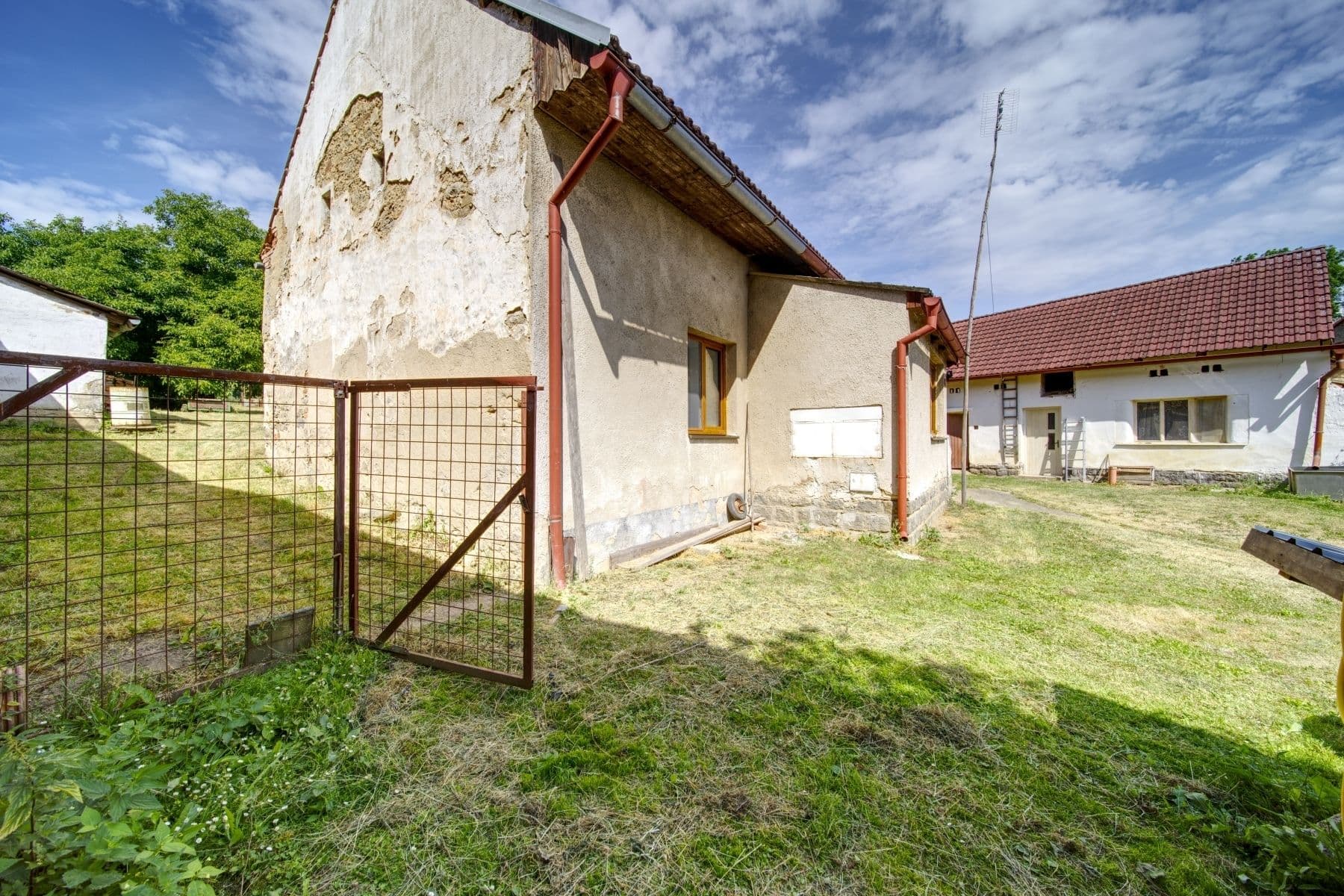 Prodej domu 2.032 m², pozemek 5.365 m², Nezdřev, Plzeňský kraj Prodej domu 2.032 m², pozemek 5.365 m², Nezdřev, Plzeňský kraj