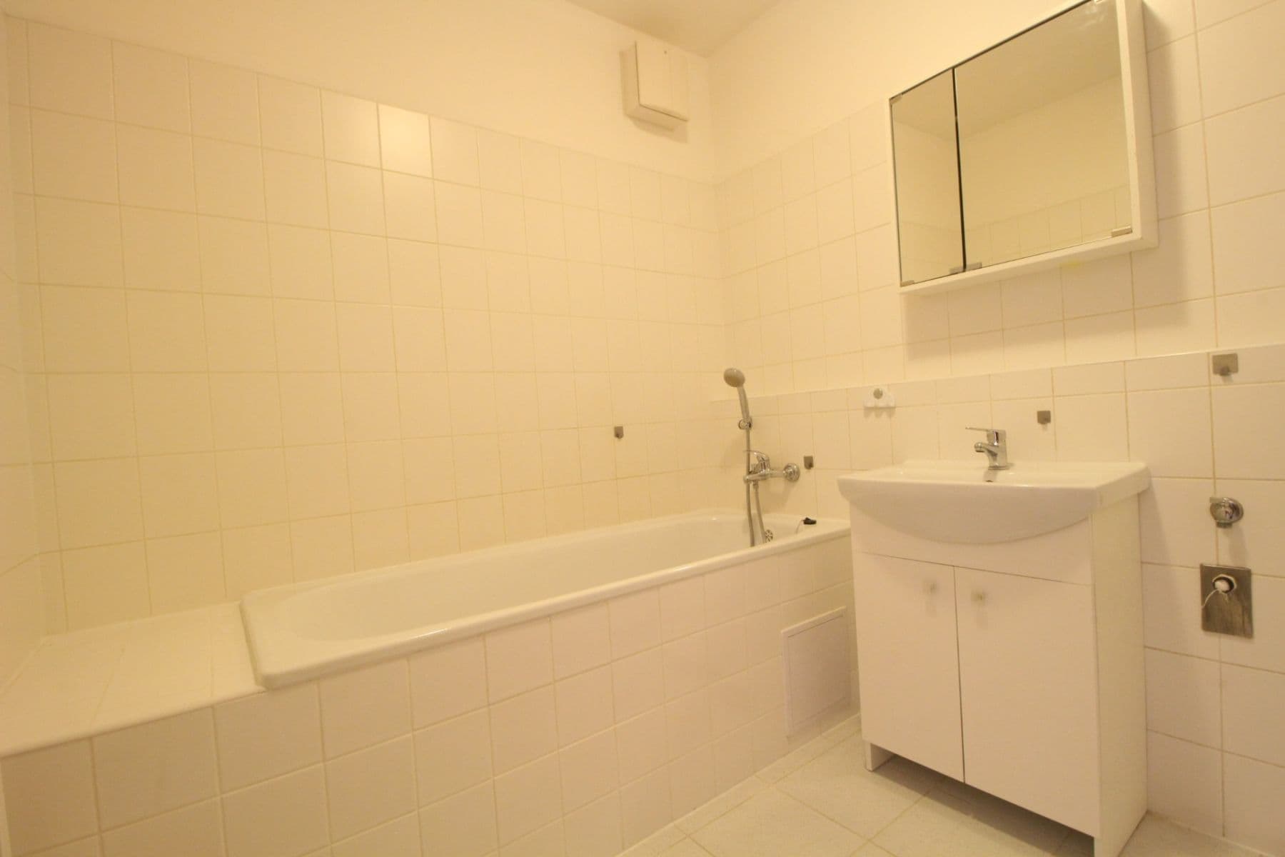 Pronájem bytu 3+1 93 m², Velká skála, Praha, Praha Pronájem bytu 3+1 93 m², Velká skála, Praha, Praha