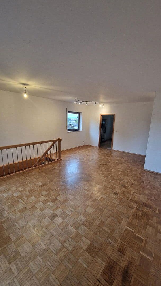Pronájem bytu 6+1 130 m², Gau-Algesheim, Porýní-Falc Pronájem bytu 6+1 130 m², Gau-Algesheim, Porýní-Falc