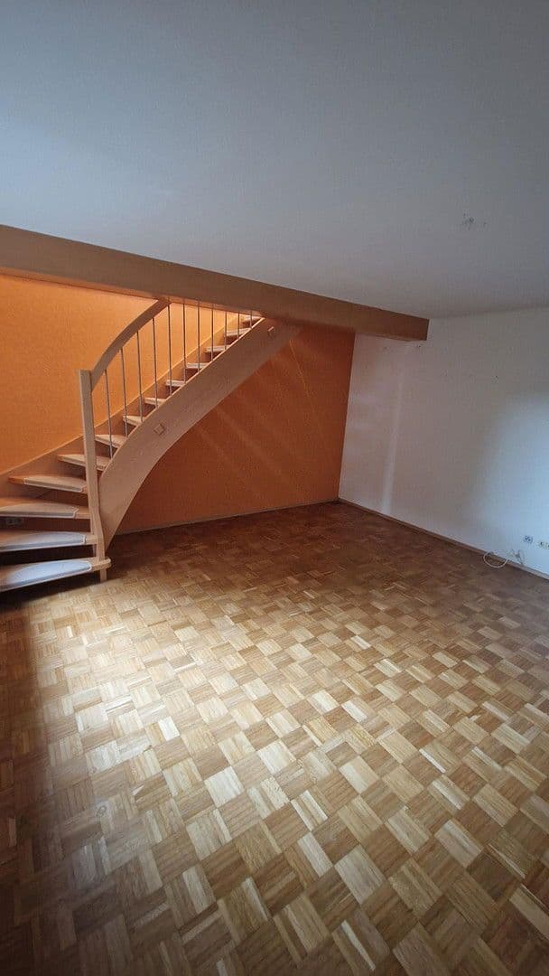 Pronájem bytu 6+1 130 m², Gau-Algesheim, Porýní-Falc Pronájem bytu 6+1 130 m², Gau-Algesheim, Porýní-Falc