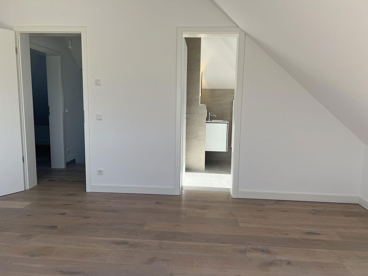 Prodej domu 217 m², pozemek 500 m², Germering, Bavorsko Prodej domu 217 m², pozemek 500 m², Germering, Bavorsko