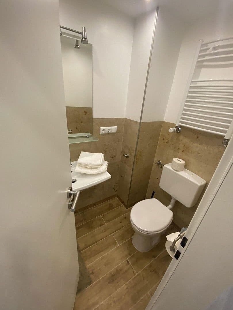 Pronájem bytu 1+1 30 m², Schinkelstr. 36 a, Düsseldorf, Severní Porýní-Vestfálsko Pronájem bytu 1+1 30 m², Schinkelstr. 36 a, Düsseldorf, Severní Porýní-Vestfálsko