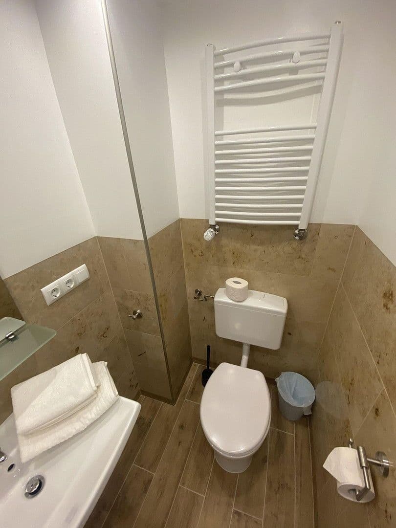 Pronájem bytu 1+1 30 m², Schinkelstr. 36 a, Düsseldorf, Severní Porýní-Vestfálsko Pronájem bytu 1+1 30 m², Schinkelstr. 36 a, Düsseldorf, Severní Porýní-Vestfálsko