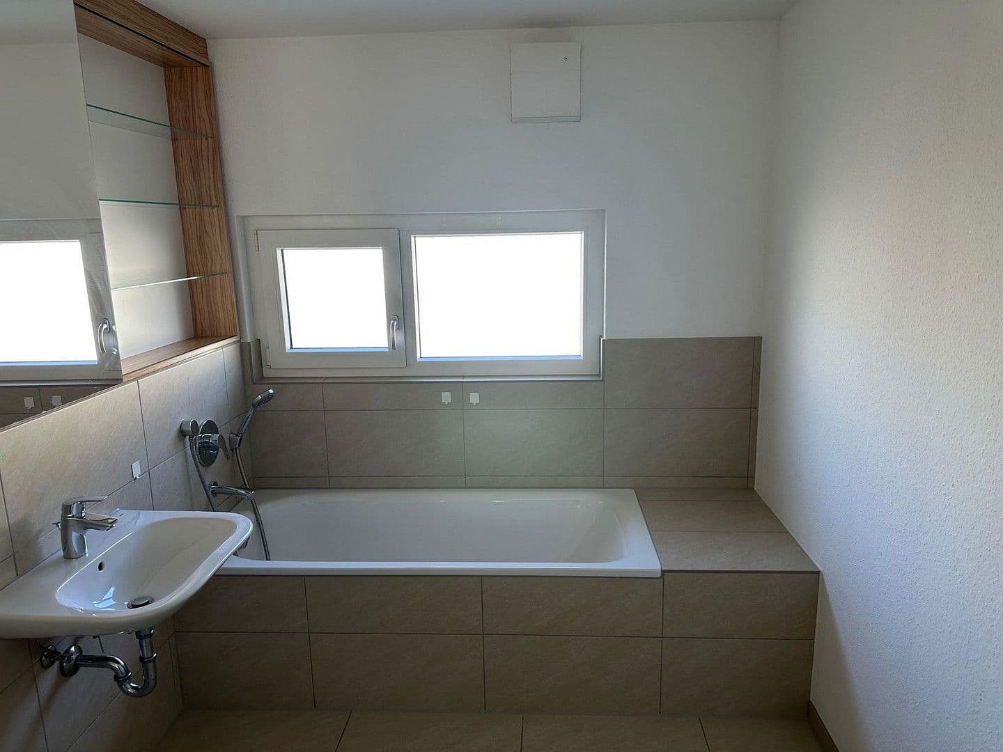 Prodej domu 141 m², pozemek 200 m², Flein, Bádensko-Württembersko Prodej domu 141 m², pozemek 200 m², Flein, Bádensko-Württembersko