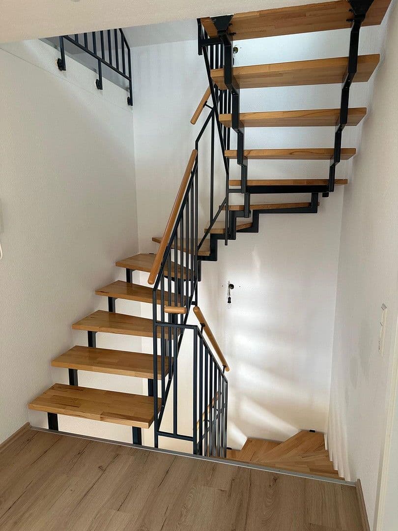 Prodej domu 141 m², pozemek 200 m², Flein, Bádensko-Württembersko Prodej domu 141 m², pozemek 200 m², Flein, Bádensko-Württembersko