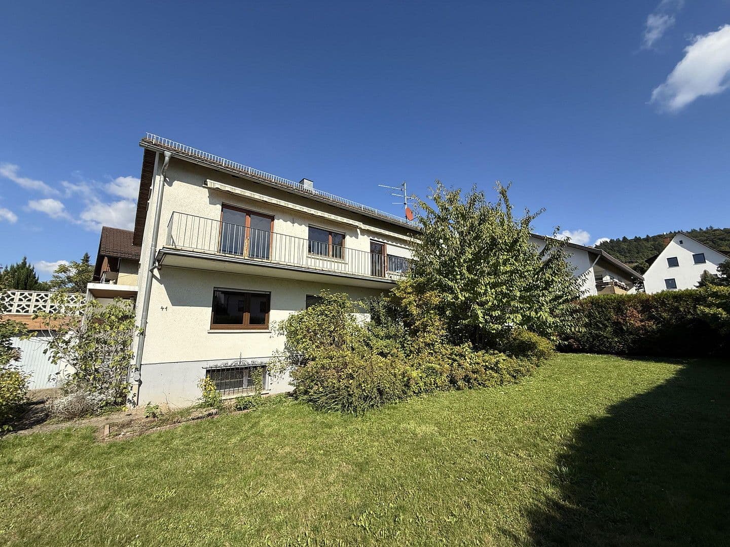Prodej domu 265 m², pozemek 692 m², Goethestraße 41, Hirschberg an der Bergstraße, Bádensko-Württembersko Prodej domu 265 m², pozemek 692 m², Goethestraße 41, Hirschberg an der Bergstraße, Bádensko-Württembersko