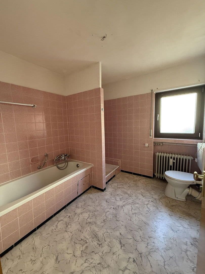 Prodej domu 265 m², pozemek 692 m², Goethestraße 41, Hirschberg an der Bergstraße, Bádensko-Württembersko Prodej domu 265 m², pozemek 692 m², Goethestraße 41, Hirschberg an der Bergstraße, Bádensko-Württembersko