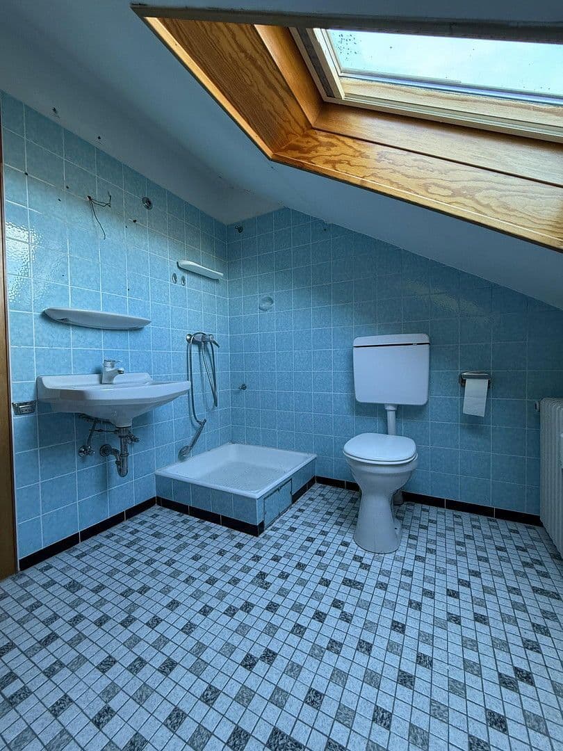 Prodej domu 265 m², pozemek 692 m², Goethestraße 41, Hirschberg an der Bergstraße, Bádensko-Württembersko Prodej domu 265 m², pozemek 692 m², Goethestraße 41, Hirschberg an der Bergstraße, Bádensko-Württembersko