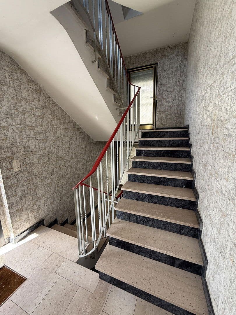 Prodej domu 265 m², pozemek 692 m², Goethestraße 41, Hirschberg an der Bergstraße, Bádensko-Württembersko Prodej domu 265 m², pozemek 692 m², Goethestraße 41, Hirschberg an der Bergstraße, Bádensko-Württembersko