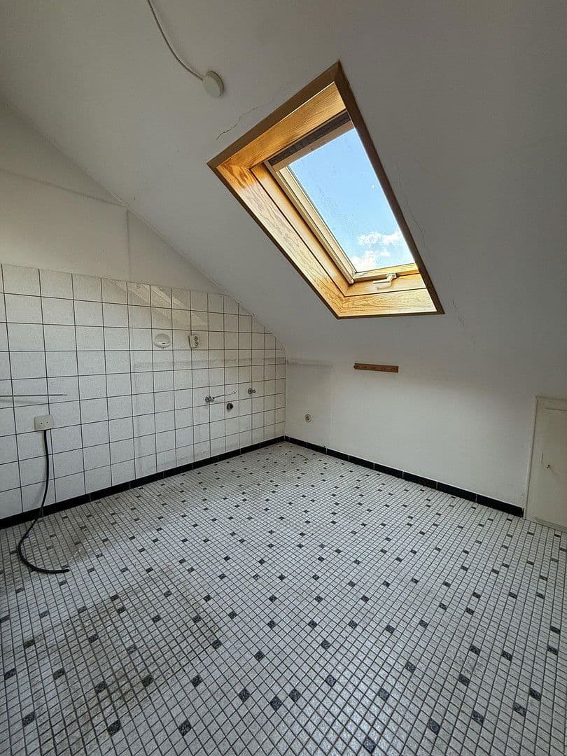 Prodej domu 265 m², pozemek 692 m², Goethestraße 41, Hirschberg an der Bergstraße, Bádensko-Württembersko Prodej domu 265 m², pozemek 692 m², Goethestraße 41, Hirschberg an der Bergstraße, Bádensko-Württembersko