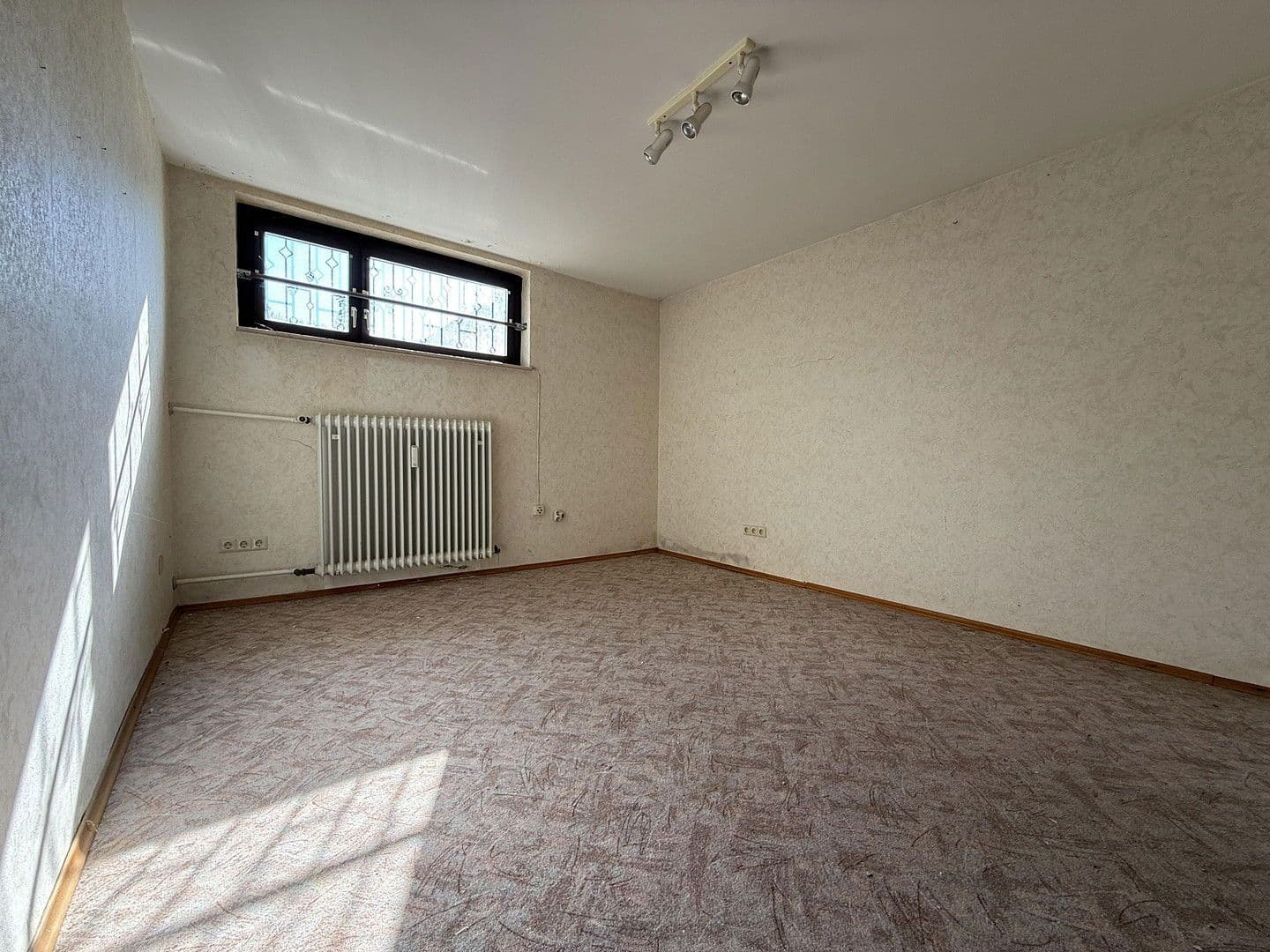 Prodej domu 265 m², pozemek 692 m², Goethestraße 41, Hirschberg an der Bergstraße, Bádensko-Württembersko Prodej domu 265 m², pozemek 692 m², Goethestraße 41, Hirschberg an der Bergstraße, Bádensko-Württembersko