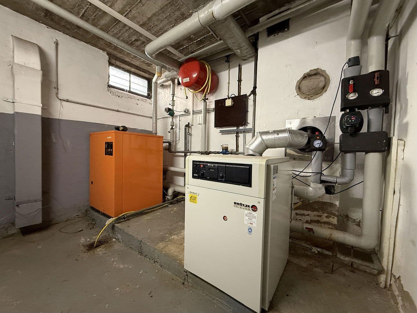 Prodej domu 265 m², pozemek 692 m², Goethestraße 41, Hirschberg an der Bergstraße, Bádensko-Württembersko Prodej domu 265 m², pozemek 692 m², Goethestraße 41, Hirschberg an der Bergstraße, Bádensko-Württembersko