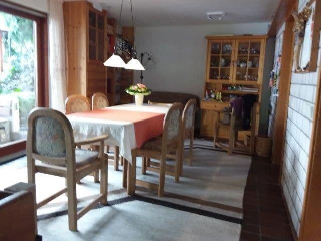 Prodej domu 160 m², pozemek 410 m², Meisenbergweg 16, Leonberg, Bádensko-Württembersko Prodej domu 160 m², pozemek 410 m², Meisenbergweg 16, Leonberg, Bádensko-Württembersko