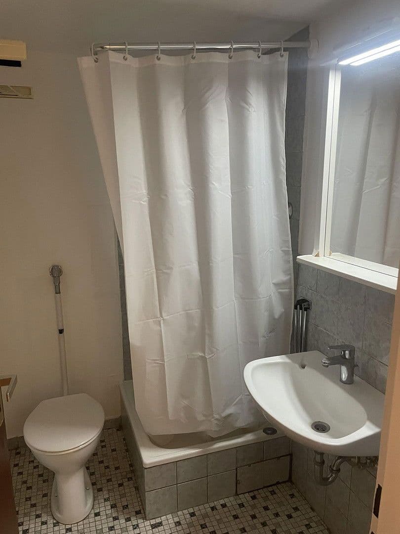 Pronájem bytu 1+1 20 m², Schwarzer Weg 4, Darmstadt, Hessen Pronájem bytu 1+1 20 m², Schwarzer Weg 4, Darmstadt, Hessen