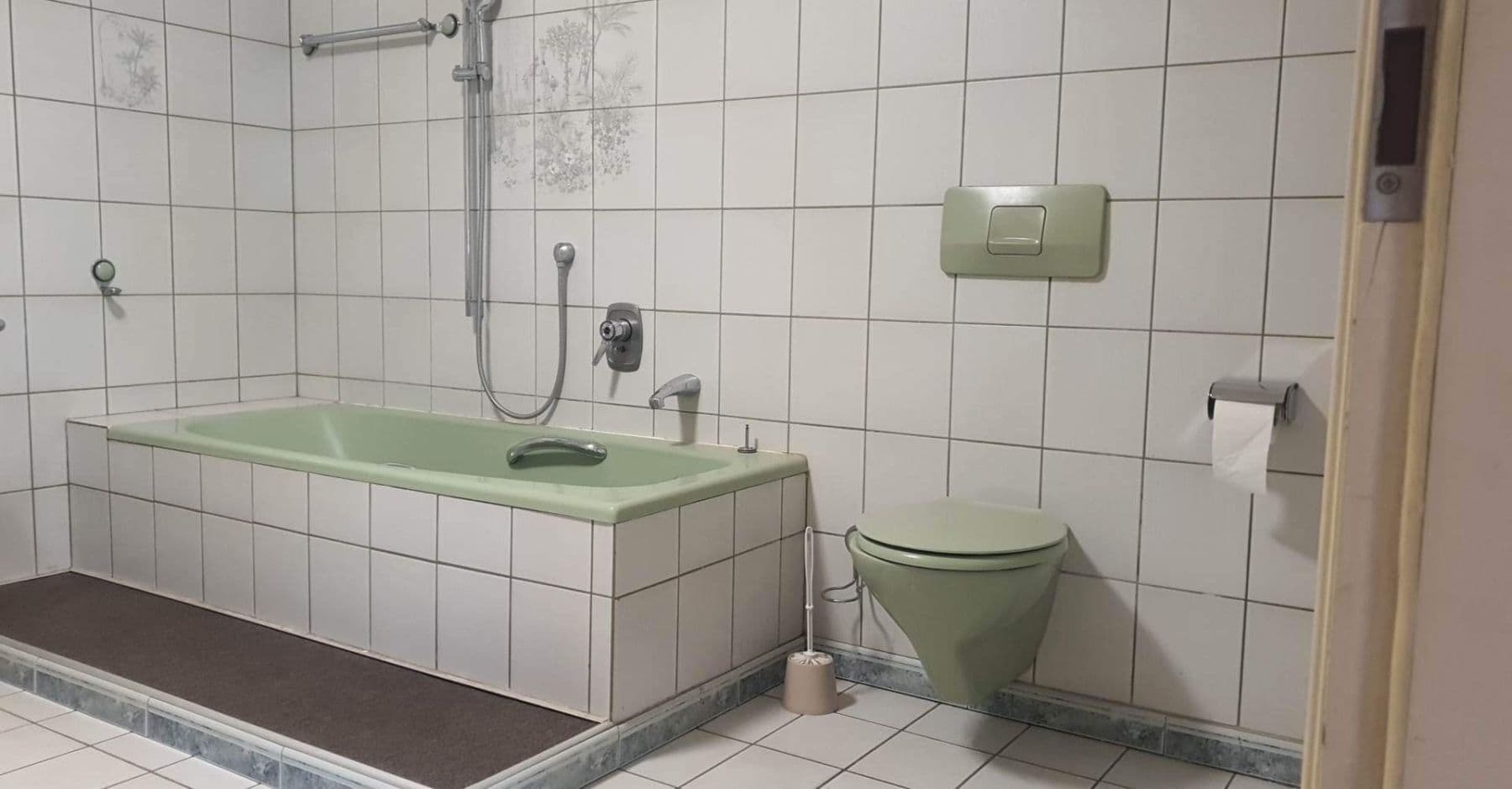 Prodej domu 240 m², pozemek 3.325 m², Riedstr.5, Munderkingen, Bádensko-Württembersko Prodej domu 240 m², pozemek 3.325 m², Riedstr.5, Munderkingen, Bádensko-Württembersko