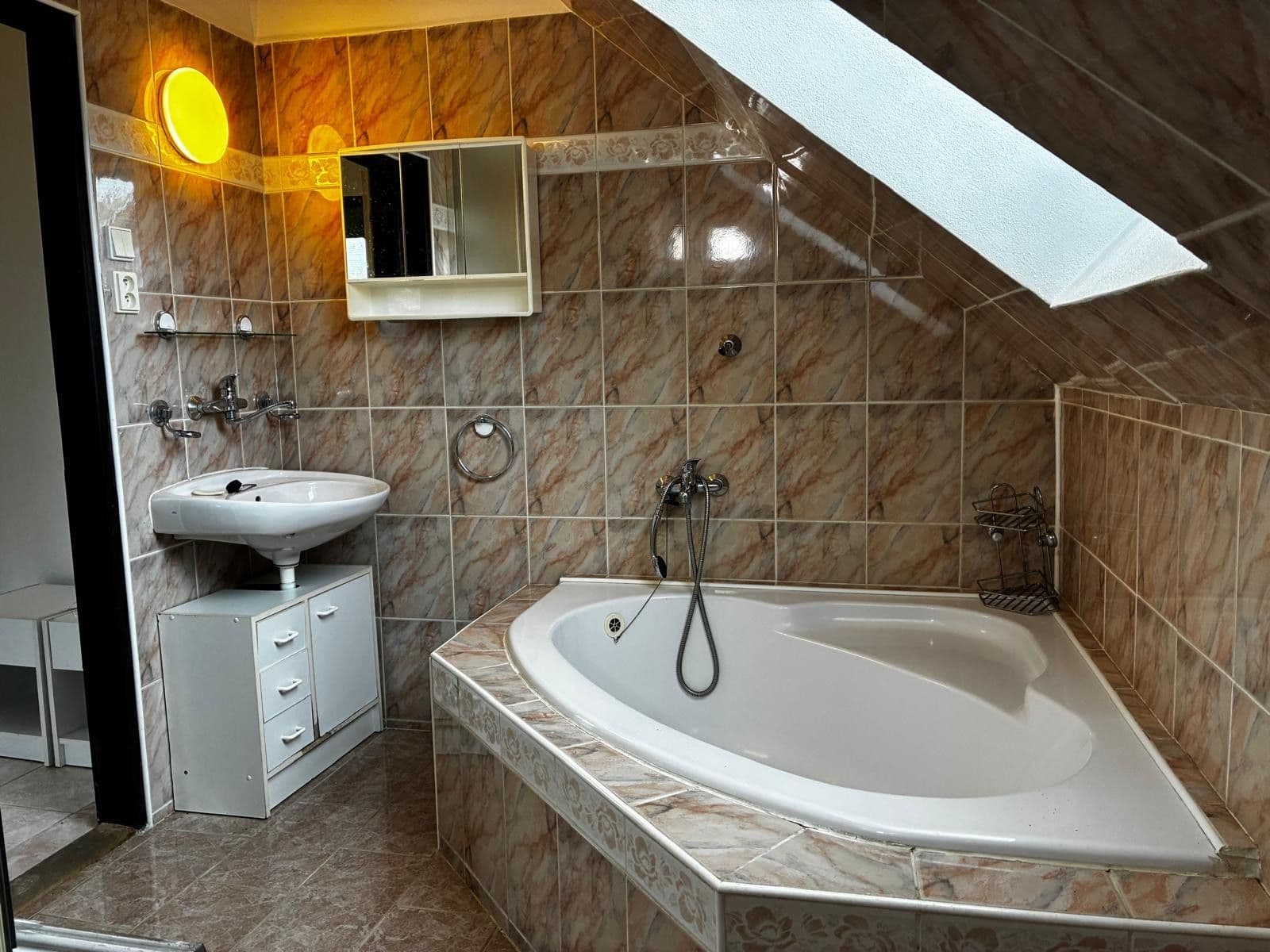 Prodej bytu 4+1 106 m², Táboritská, Třeboň, Jihočeský kraj Prodej bytu 4+1 106 m², Táboritská, Třeboň, Jihočeský kraj