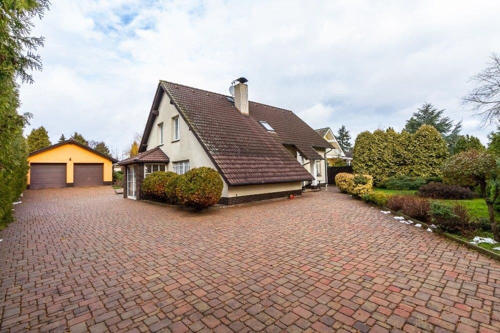 Prodej domu 284 m², pozemek 1.100 m², Dolany, Středočeský kraj Prodej domu 284 m², pozemek 1.100 m², Dolany, Středočeský kraj