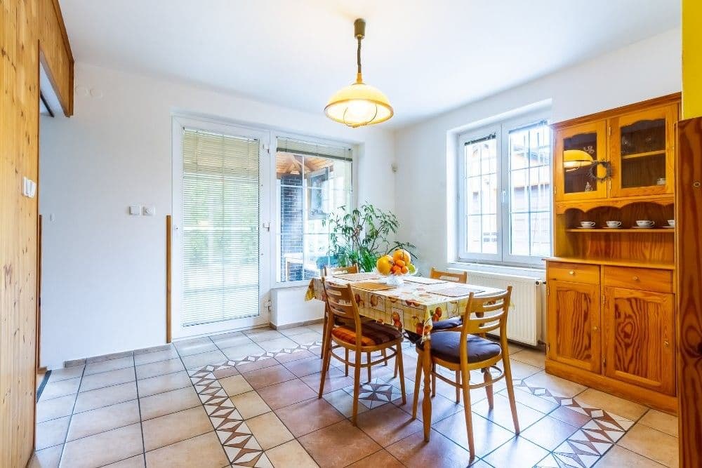 Prodej domu 284 m², pozemek 1.100 m², Dolany, Středočeský kraj Prodej domu 284 m², pozemek 1.100 m², Dolany, Středočeský kraj