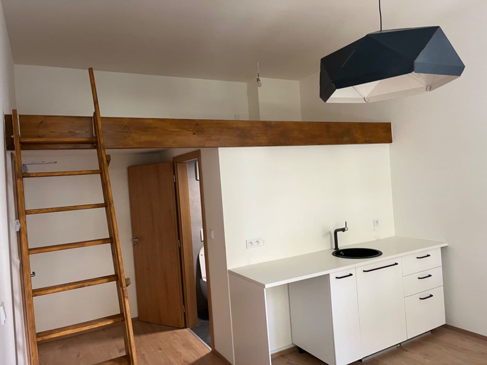 Pronájem bytu 1+kk 17 m², Sokolská, Praha, Praha Pronájem bytu 1+kk 17 m², Sokolská, Praha, Praha