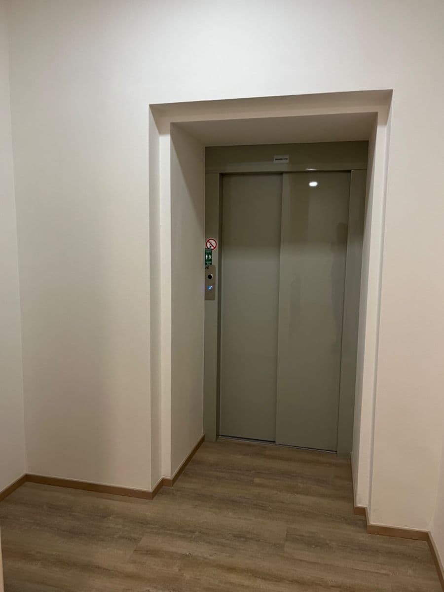 Pronájem bytu 1+kk 17 m², Sokolská, Praha, Praha Pronájem bytu 1+kk 17 m², Sokolská, Praha, Praha