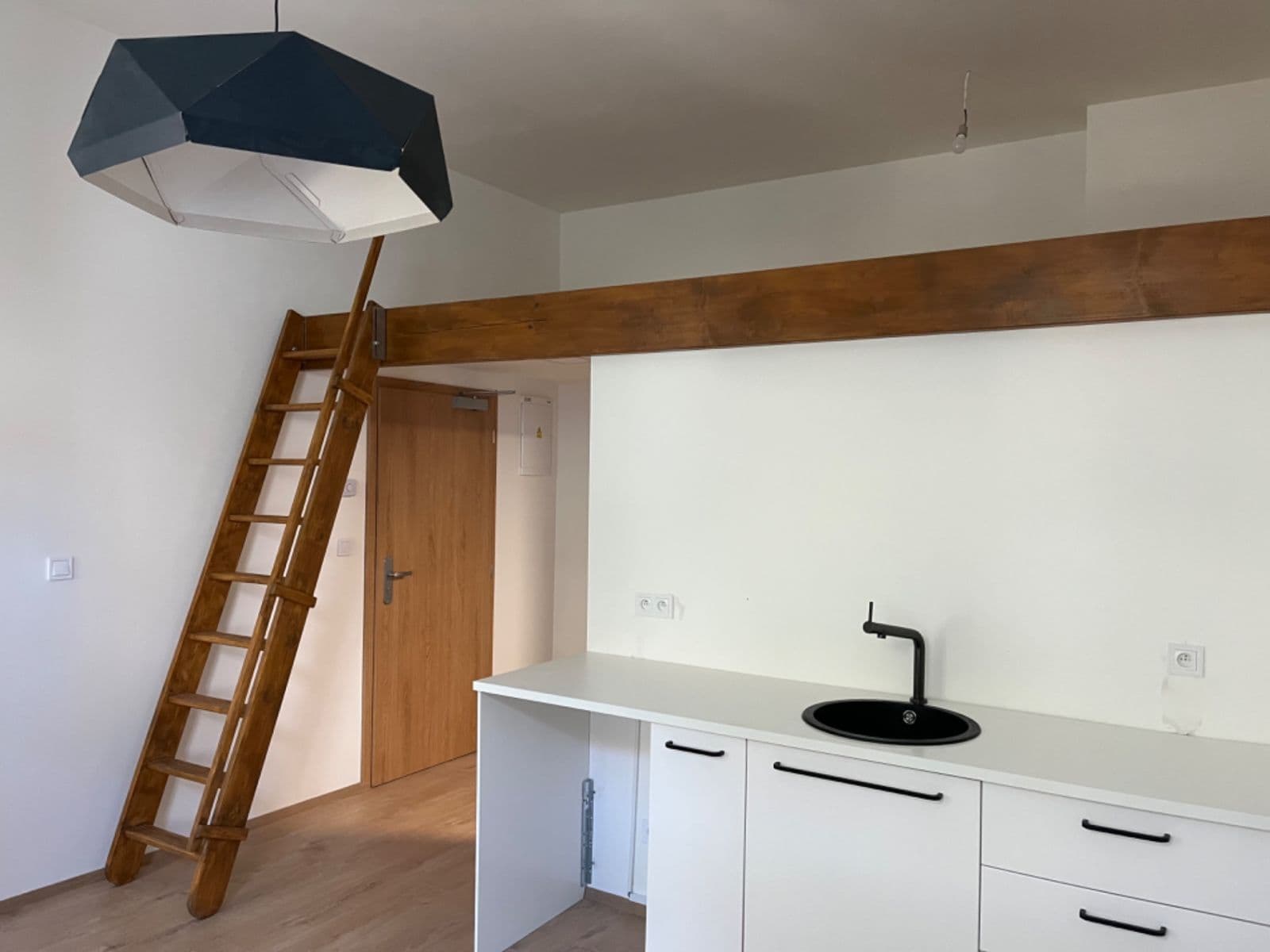 Pronájem bytu 1+kk 17 m², Sokolská, Praha, Praha Pronájem bytu 1+kk 17 m², Sokolská, Praha, Praha
