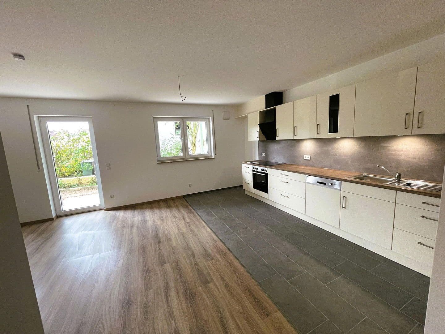 Pronájem bytu 2+1 59 m², Neuendettelsau, Bavorsko Pronájem bytu 2+1 59 m², Neuendettelsau, Bavorsko
