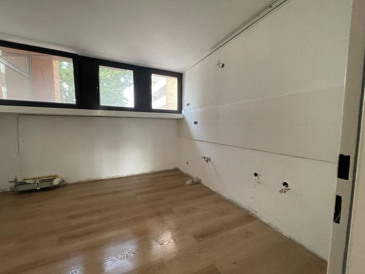 Prodej bytu 4+1 99 m², Erich-Ollenhauer-Straße, Düsseldorf, Severní Porýní-Vestfálsko Prodej bytu 4+1 99 m², Erich-Ollenhauer-Straße, Düsseldorf, Severní Porýní-Vestfálsko