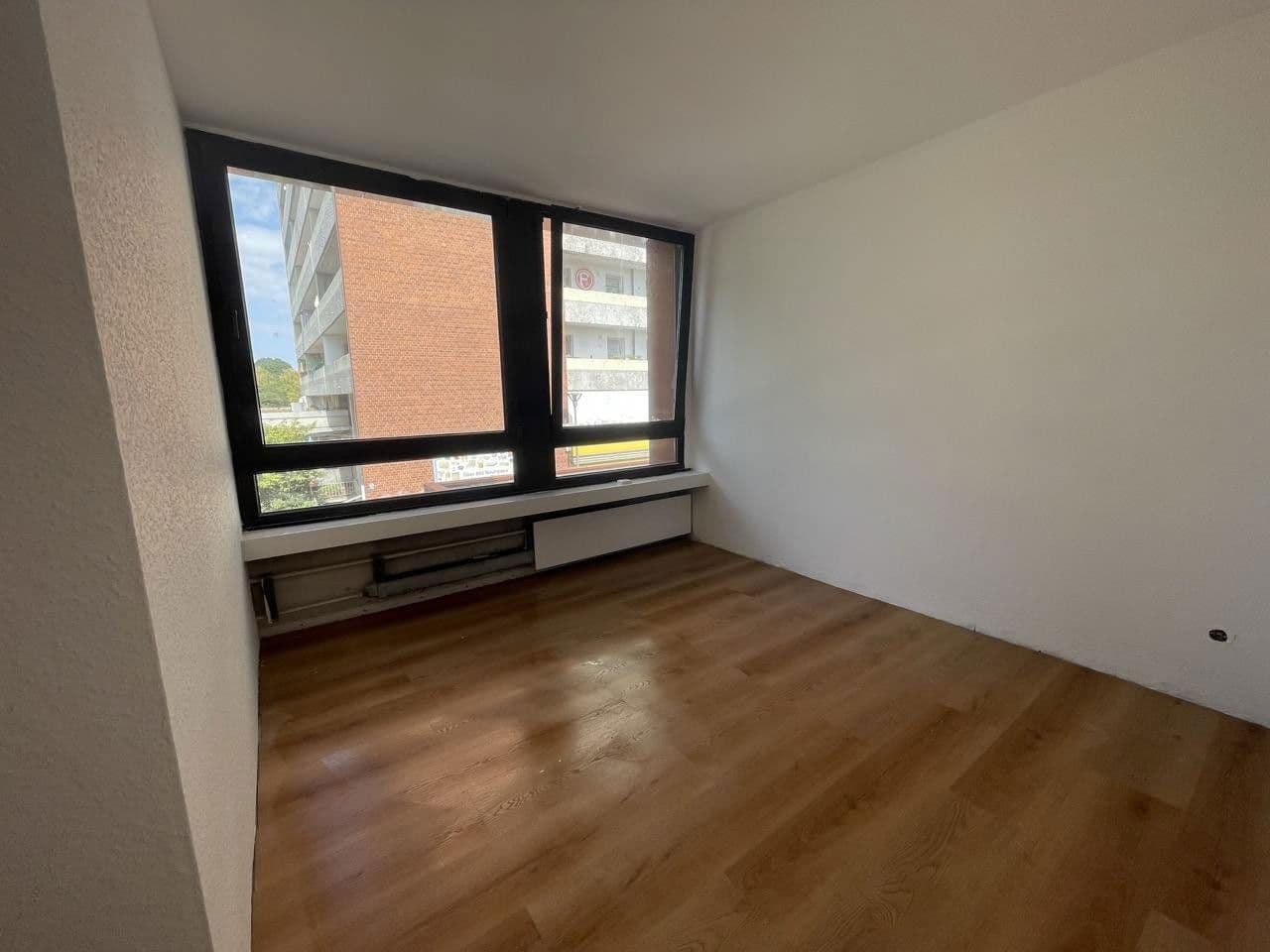 Prodej bytu 4+1 99 m², Erich-Ollenhauer-Straße, Düsseldorf, Severní Porýní-Vestfálsko Prodej bytu 4+1 99 m², Erich-Ollenhauer-Straße, Düsseldorf, Severní Porýní-Vestfálsko
