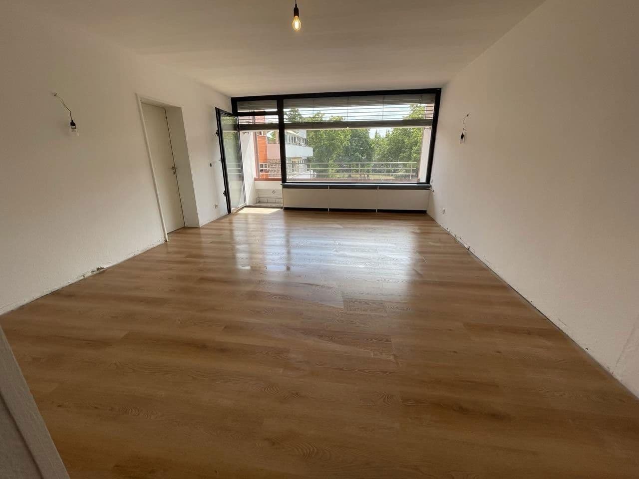 Prodej bytu 4+1 99 m², Erich-Ollenhauer-Straße, Düsseldorf, Severní Porýní-Vestfálsko Prodej bytu 4+1 99 m², Erich-Ollenhauer-Straße, Düsseldorf, Severní Porýní-Vestfálsko