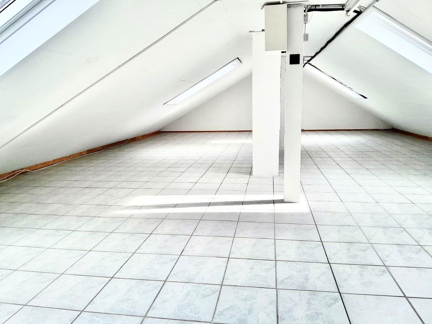 Prodej domu 210 m², pozemek 304 m², Kraichtal, Bádensko-Württembersko Prodej domu 210 m², pozemek 304 m², Kraichtal, Bádensko-Württembersko