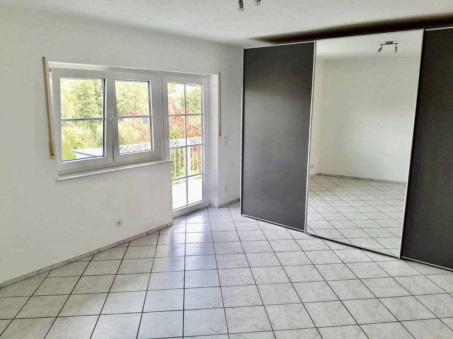 Prodej domu 210 m², pozemek 304 m², Kraichtal, Bádensko-Württembersko Prodej domu 210 m², pozemek 304 m², Kraichtal, Bádensko-Württembersko