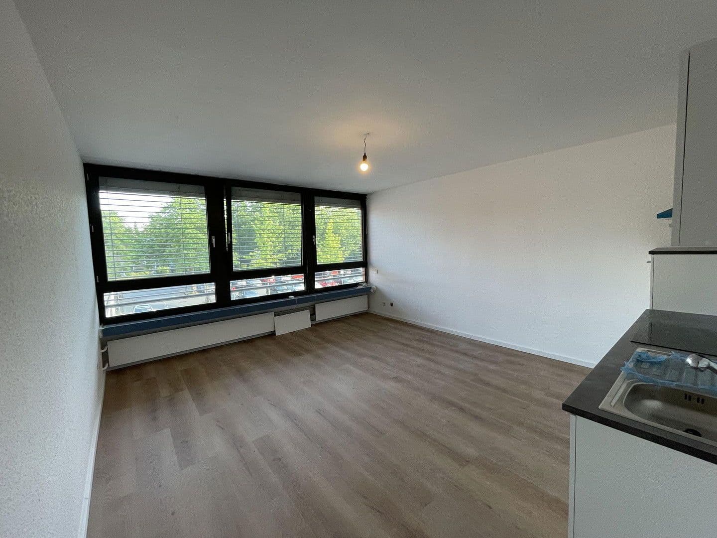 Prodej bytu 1+kk 28 m², Erich-Ollenhauer-Straße, Düsseldorf, Severní Porýní-Vestfálsko Prodej bytu 1+kk 28 m², Erich-Ollenhauer-Straße, Düsseldorf, Severní Porýní-Vestfálsko