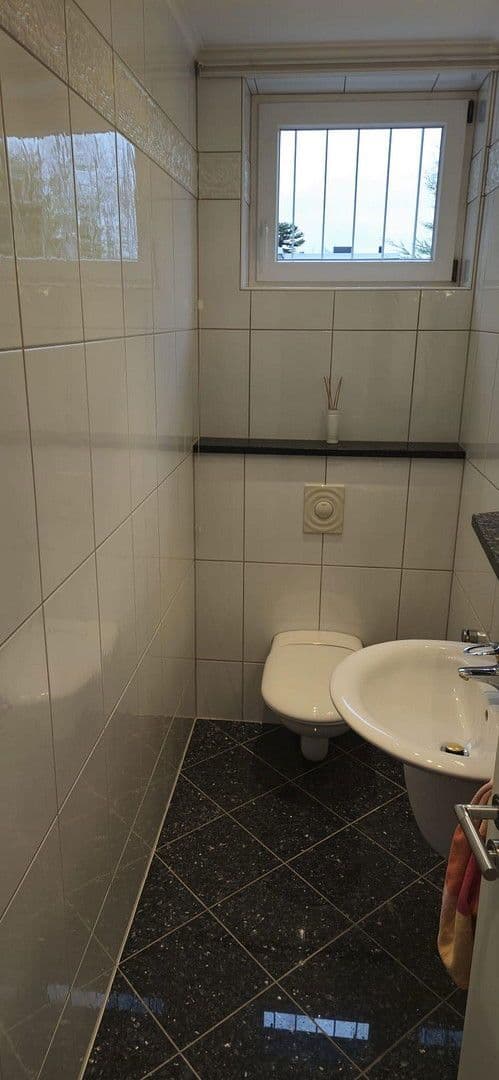 Pronájem domu 130 m², pozemek 435 m², Sterntalerweg 6, Köln - Rodenkirchen, Severní Porýní-Vestfálsko Pronájem domu 130 m², pozemek 435 m², Sterntalerweg 6, Köln - Rodenkirchen, Severní Porýní-Vestfálsko