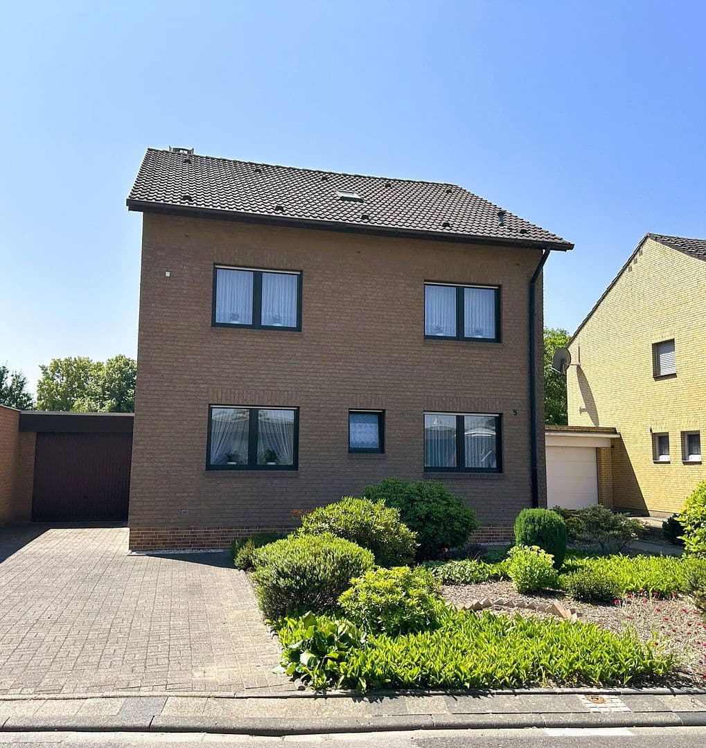 Prodej domu 180 m², pozemek 617 m², Elsdorf, Severní Porýní-Vestfálsko Prodej domu 180 m², pozemek 617 m², Elsdorf, Severní Porýní-Vestfálsko